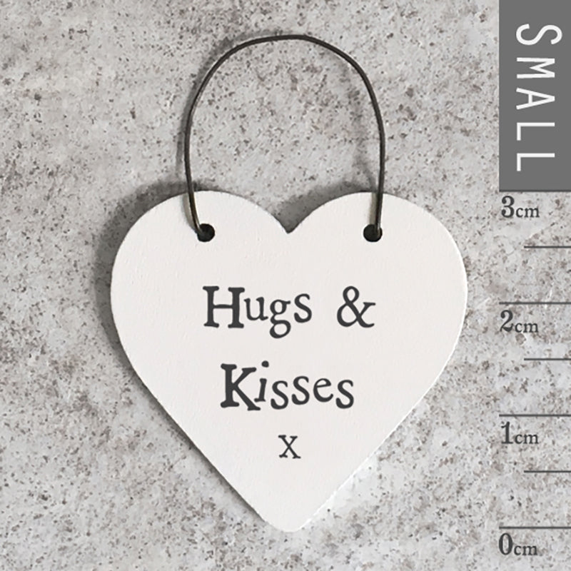 Wooden Mini Hanging Heart - Hugs & kisses
