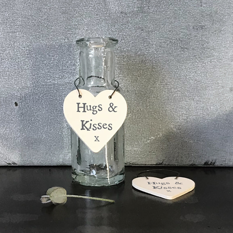 Wooden Mini Hanging Heart - Hugs & kisses